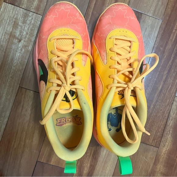 Nike Giannis Freak basketball shoes - Picture 2 of 5